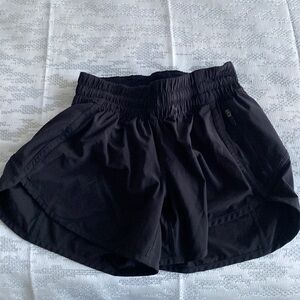 Lululemon shorts size 4